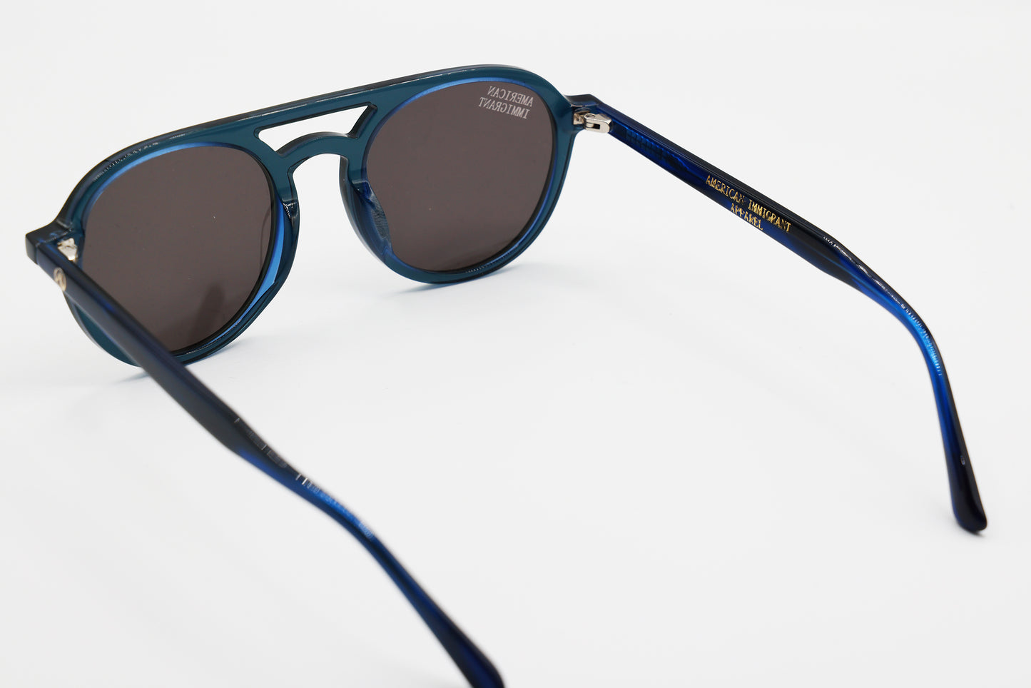 SUNGLASSES -THE MODERN AVIATOR